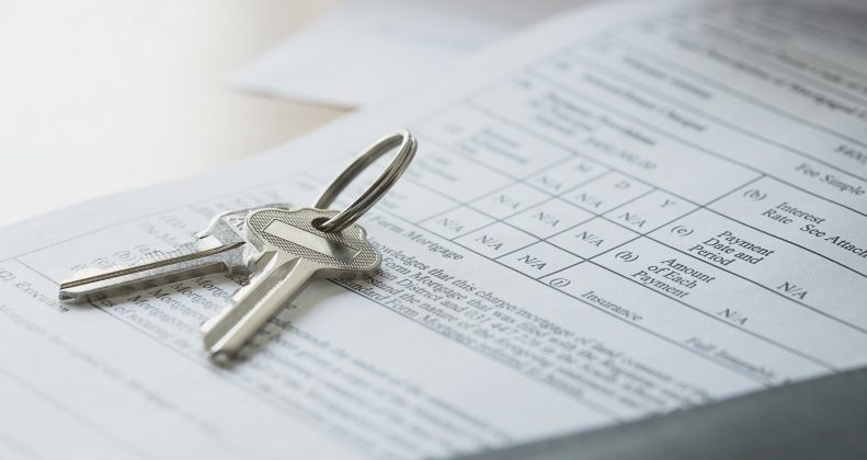 house-keys-on-mortgage-document